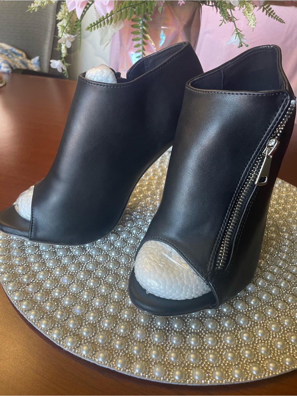 NEW 👠🖤 Black leather Open-Toe Wedge Booties with Side Zip - Women